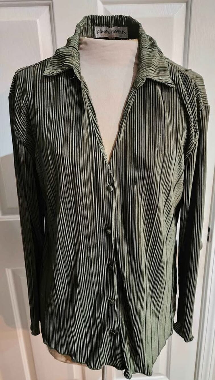 Women's Sz Small Almost Famous Button Down Blouse Long Sleeve Shirt. EUC